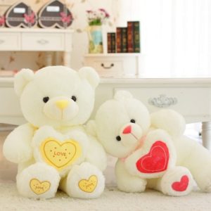 gấu trắng ôm trái tim
